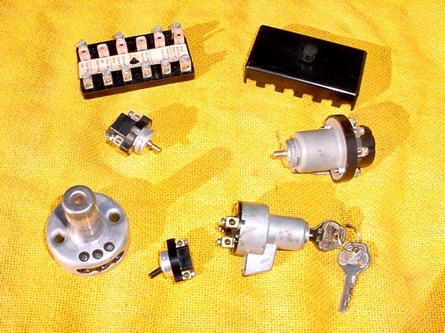 Electrical components with screw terminals